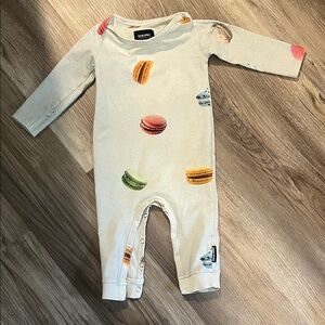 Snurk Macaron onesie
